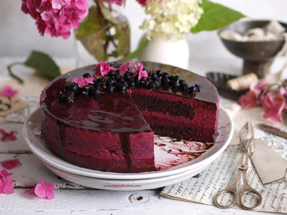 Chocolate Glaze Mouses Cake 
